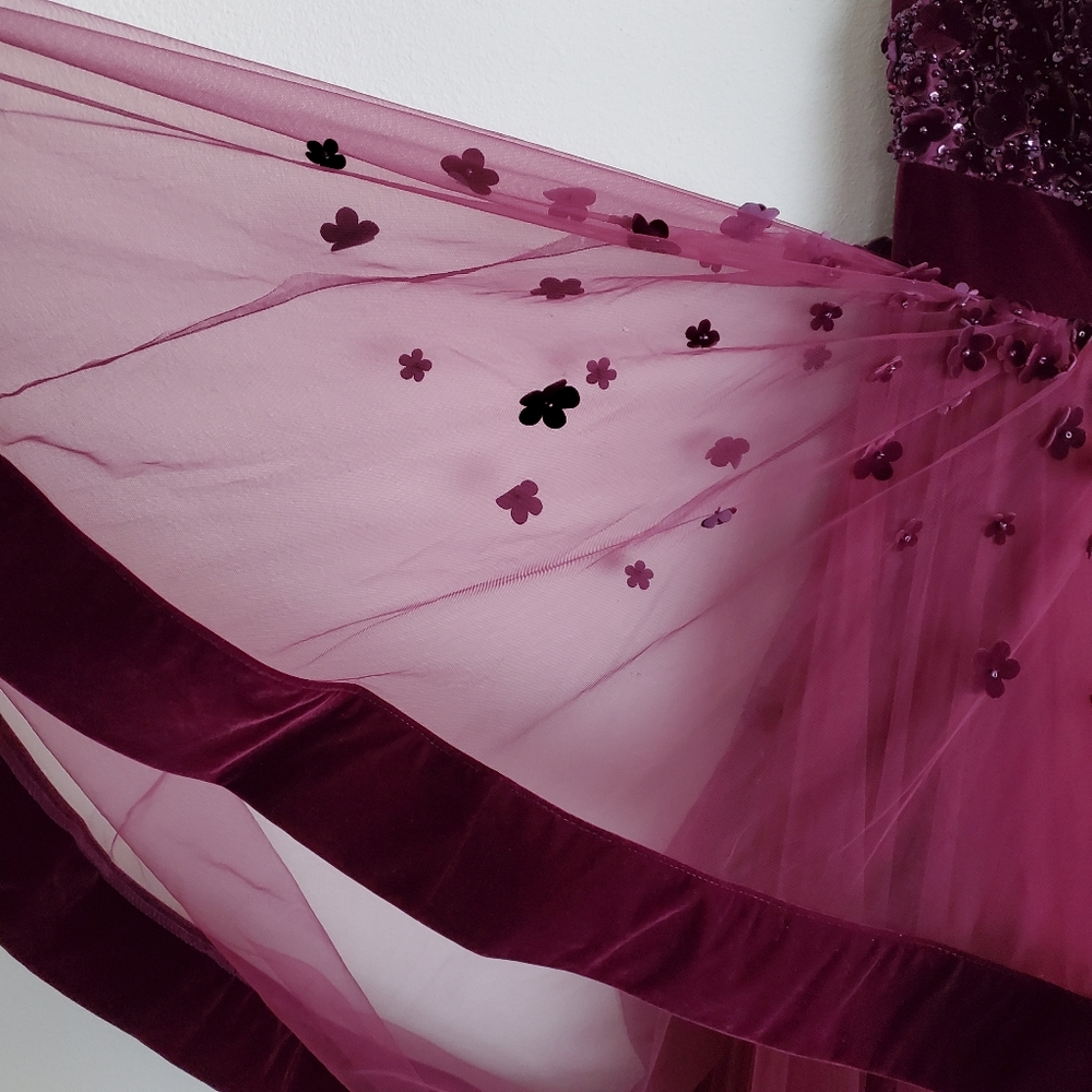 Mac Duggal Plum Velvet Trim 3D Floral Gown - US 4 - Picture 11 of 15